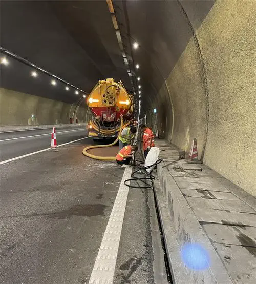 涿鹿隧道排水渠清淤